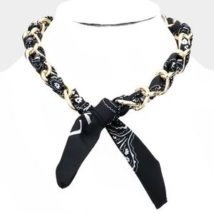 💥Black and white scarf and chian necklace